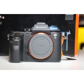 Brugt Sony A7R II Hus inkl 3 uoriginale batterier