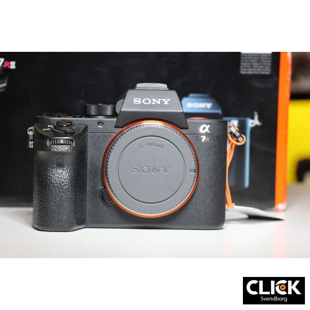 Brugt Sony A7R II Hus inkl 3 uoriginale batterier