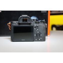 Brugt Sony A7R II Hus inkl 3 uoriginale batterier