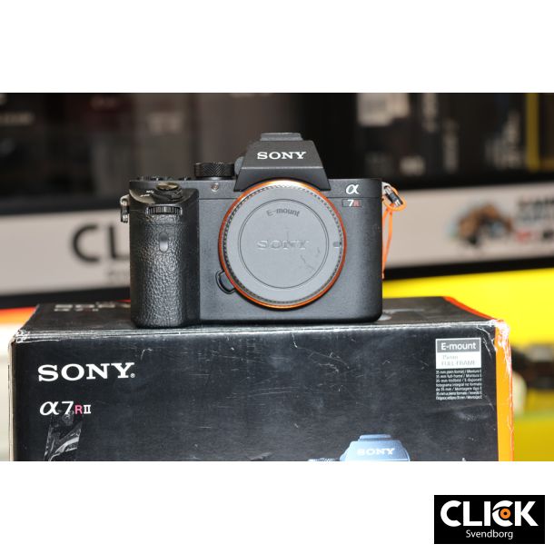 Brugt Sony A7R II Hus inkl 3 uoriginale batterier