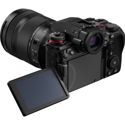 Panasonic Lumix S1RII Body + 24-105mm F/4