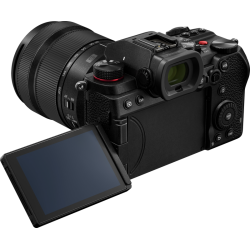 Panasonic Lumix S5D m/S-R 28-200mm F/4-7.1